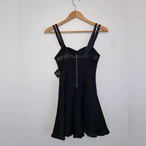 Adored Dress - Picture 3 of 8